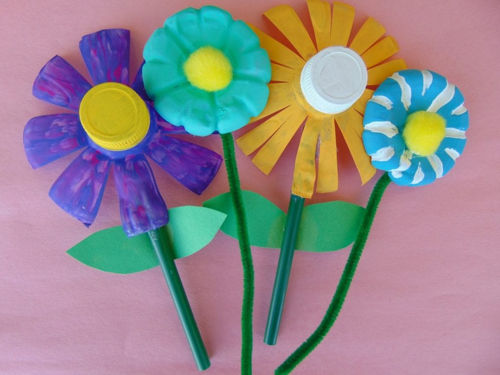 A Water Bottle Flower Craft For Your Whole Family | Chuze Fitness