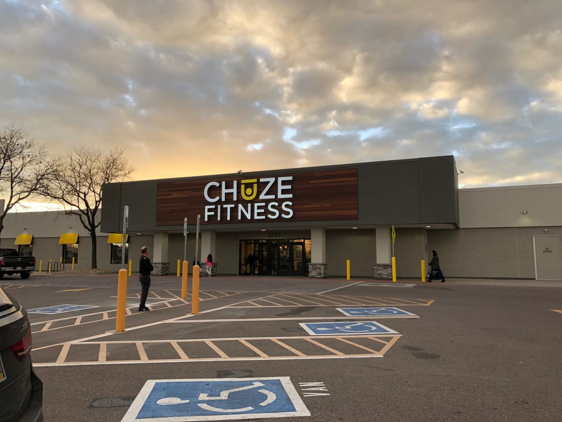 Affordable Denver Co Gym S Monaco Pkwy Health Club Chuze Fitness