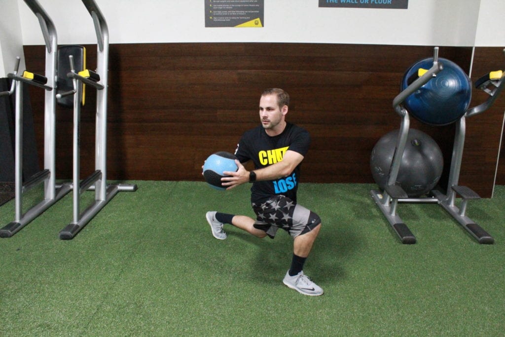 HIIT workout demonstration twisted lunge